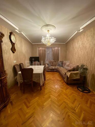 Satılır 3 otaqlı köhnə tikili 70 m², Bakıxanov q., photo 1 from 13