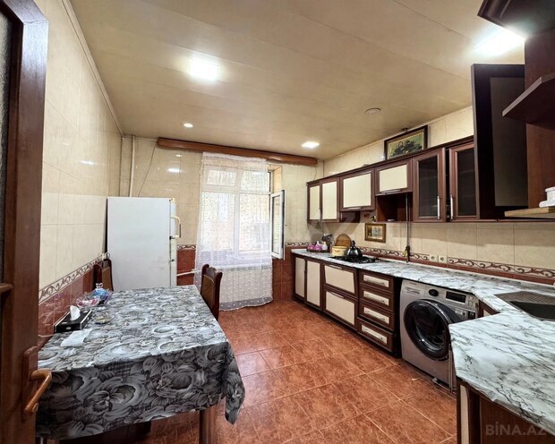 Продаётся 2-комн. вторичка 60 м², м. Кара Караев, photo 1 from 7