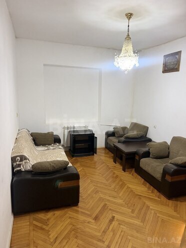Продаётся 2-комн. вторичка 40 м², м. Ази Асланов, photo 1 from 7
