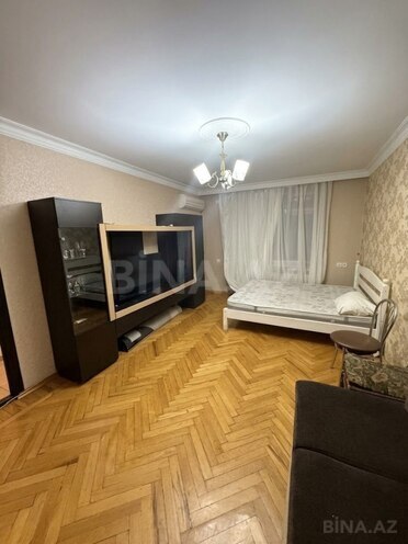 Продаётся 1-комн. вторичка 43 м², м. Элмляр Академиясы, photo 1 from 10