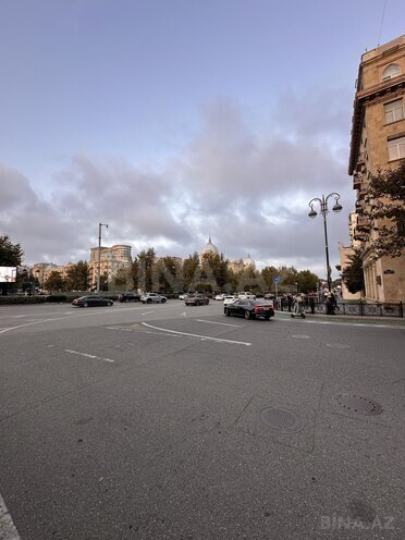 Продаётся 2-комн. вторичка 55 м², м. Низами, photo 4 from 10