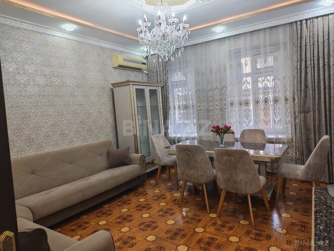 Сдаётся 3-комн. вторичка 70 м², м. Низами, photo 1 from 19