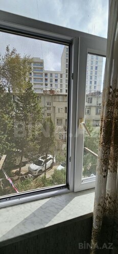 Satılır 2 otaqlı köhnə tikili 50 m², İnşaatçılar m., photo 1 from 30