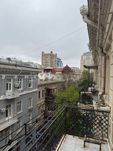 İcarəyə verilir 6 otaqlı köhnə tikili 340 m², Sahil m., photo 6 from 32