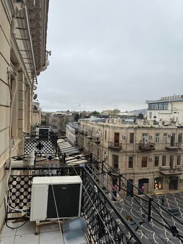 İcarəyə verilir 6 otaqlı köhnə tikili 340 m², Sahil m., photo 4 from 32