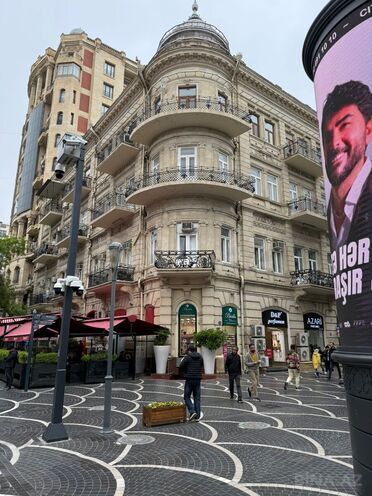 İcarəyə verilir 6 otaqlı köhnə tikili 340 m², Sahil m., photo 1 from 32
