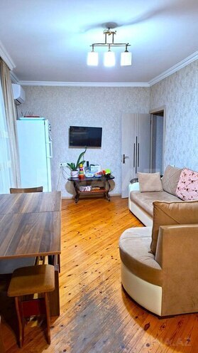 Satılır 2 otaqlı köhnə tikili 45 m², Əhmədli q., photo 1 from 12