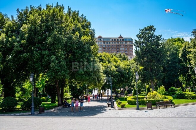 Satılır 3 otaqlı köhnə tikili 67 m², Nəsimi r., photo 1 from 14