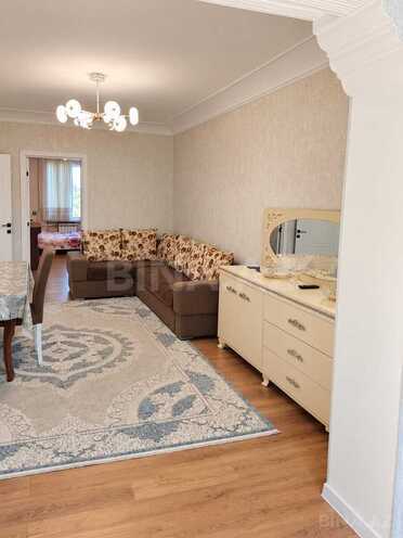 Продается 3-комн. вторичка 70 м², м. Нефтчиляр, photo 3 from 11