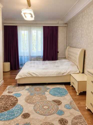 Продается 3-комн. вторичка 70 м², м. Нефтчиляр, photo 4 from 11