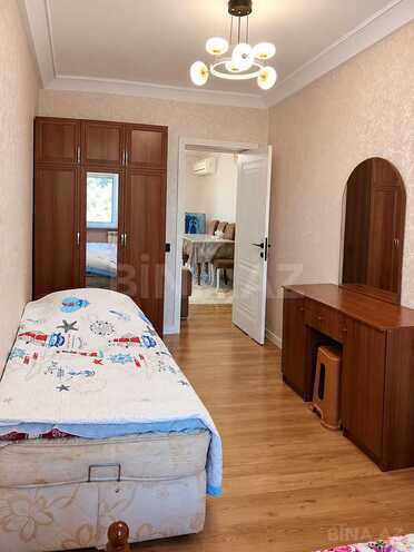 Продается 3-комн. вторичка 70 м², м. Нефтчиляр, photo 7 from 11