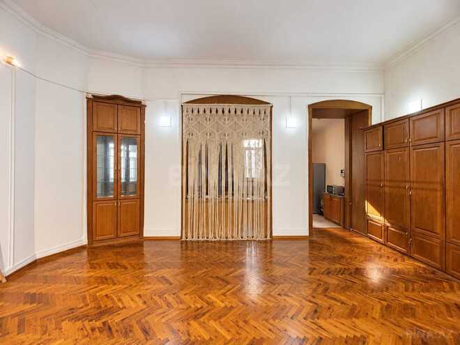 Satılır 6 otaqlı köhnə tikili 250 m², Sahil m., photo 28 from 32