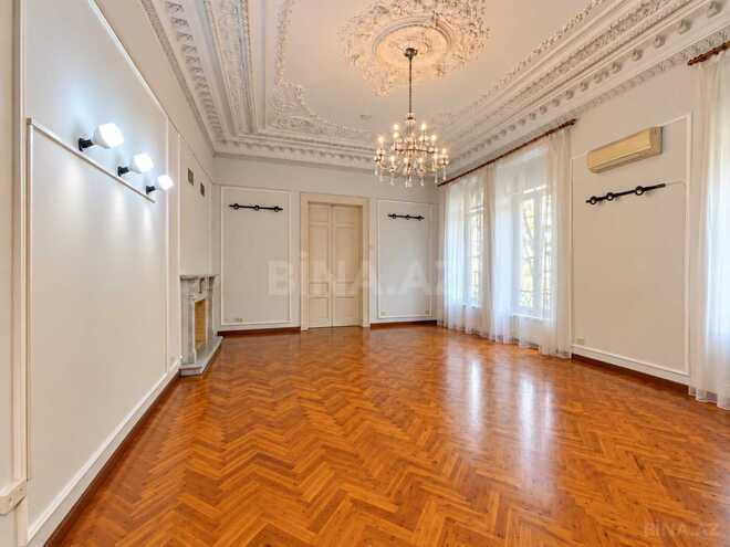 Satılır 6 otaqlı köhnə tikili 250 m², Sahil m., photo 8 from 32