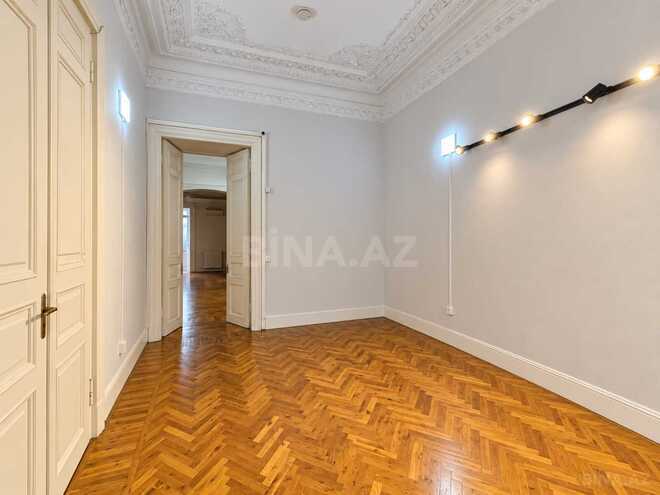 Satılır 6 otaqlı köhnə tikili 250 m², Sahil m., photo 10 from 32
