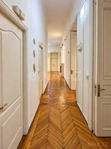 Satılır 6 otaqlı köhnə tikili 250 m², Sahil m., photo 23 from 32