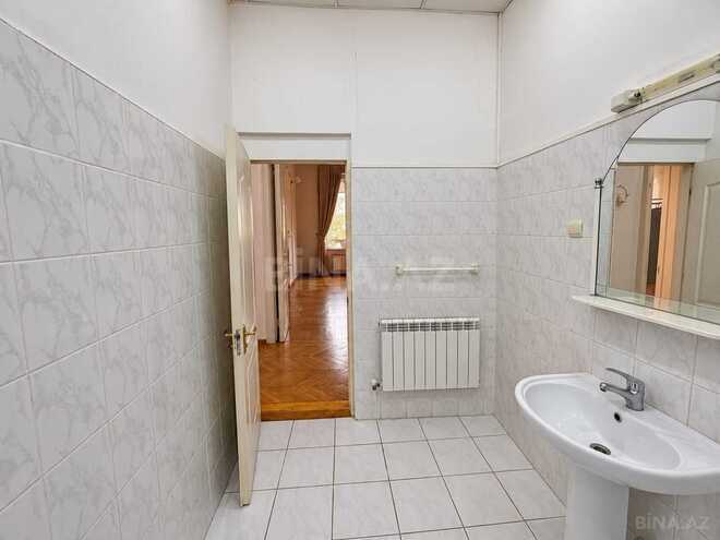 Satılır 6 otaqlı köhnə tikili 250 m², Sahil m., photo 25 from 32