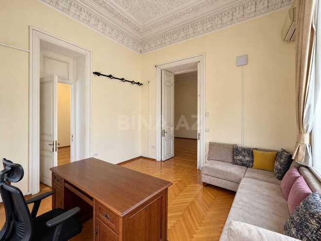 Satılır 6 otaqlı köhnə tikili 250 m², Sahil m., photo 19 from 32