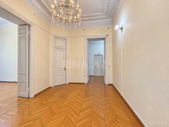 Satılır 6 otaqlı köhnə tikili 250 m², Sahil m., photo 22 from 32