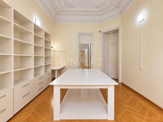 Satılır 6 otaqlı köhnə tikili 250 m², Sahil m., photo 14 from 32