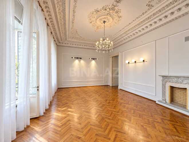 Satılır 6 otaqlı köhnə tikili 250 m², Sahil m., photo 3 from 32