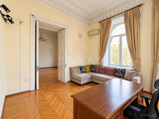 Satılır 6 otaqlı köhnə tikili 250 m², Sahil m., photo 20 from 32