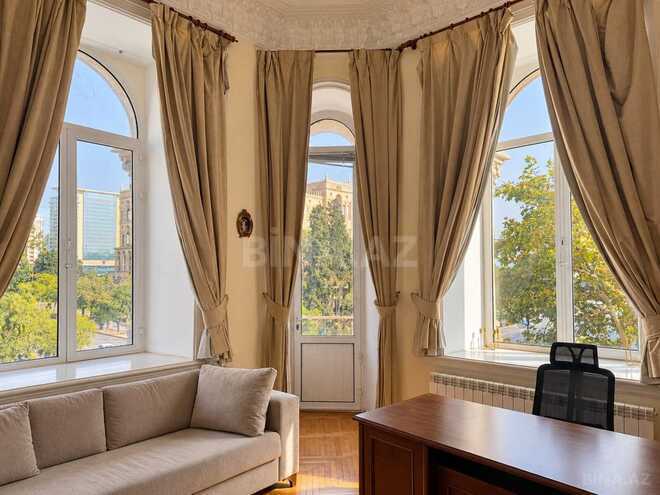 Satılır 6 otaqlı köhnə tikili 250 m², Sahil m., photo 16 from 32