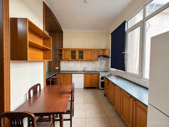 Satılır 6 otaqlı köhnə tikili 250 m², Sahil m., photo 29 from 32