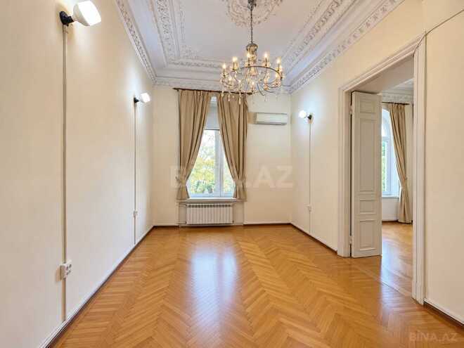 Satılır 6 otaqlı köhnə tikili 250 m², Sahil m., photo 21 from 32