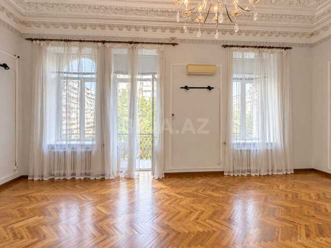 Satılır 6 otaqlı köhnə tikili 250 m², Sahil m., photo 4 from 32