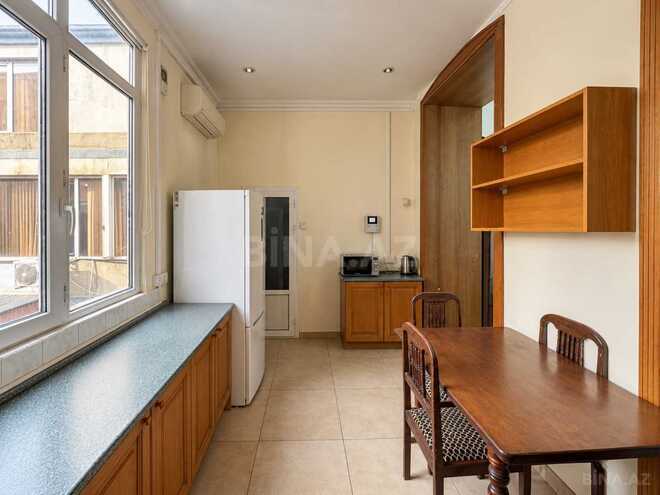 Satılır 6 otaqlı köhnə tikili 250 m², Sahil m., photo 30 from 32