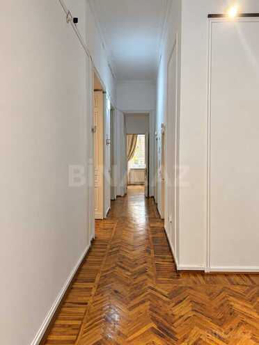 Satılır 6 otaqlı köhnə tikili 250 m², Sahil m., photo 12 from 32