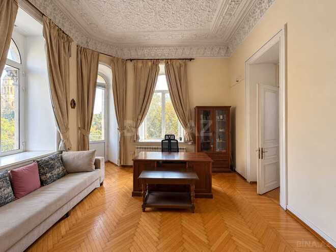 Satılır 6 otaqlı köhnə tikili 250 m², Sahil m., photo 15 from 32