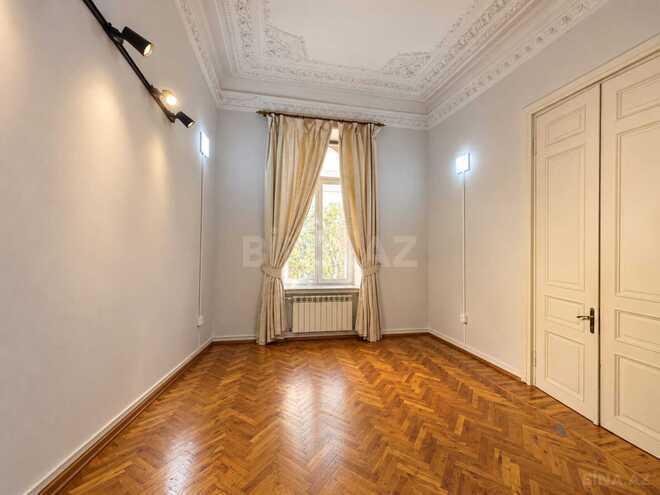 Satılır 6 otaqlı köhnə tikili 250 m², Sahil m., photo 9 from 32