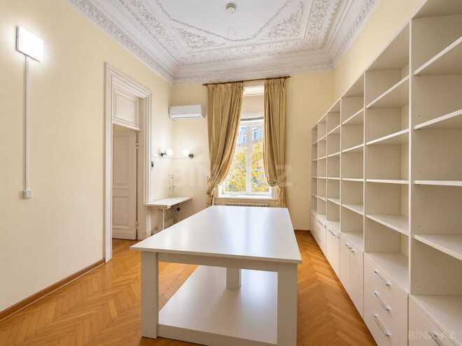 Satılır 6 otaqlı köhnə tikili 250 m², Sahil m., photo 13 from 32