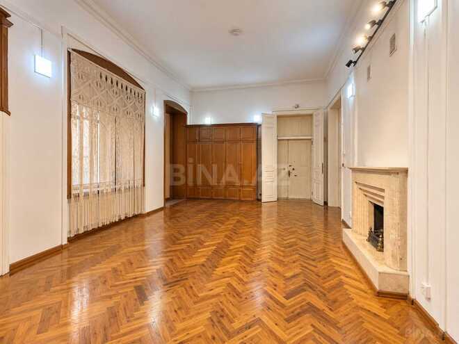 Satılır 6 otaqlı köhnə tikili 250 m², Sahil m., photo 31 from 32