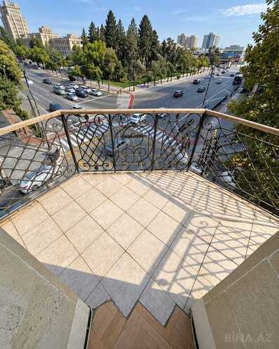 Satılır 6 otaqlı köhnə tikili 250 m², Sahil m., photo 17 from 32