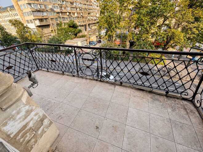 Satılır 6 otaqlı köhnə tikili 250 m², Sahil m., photo 5 from 32