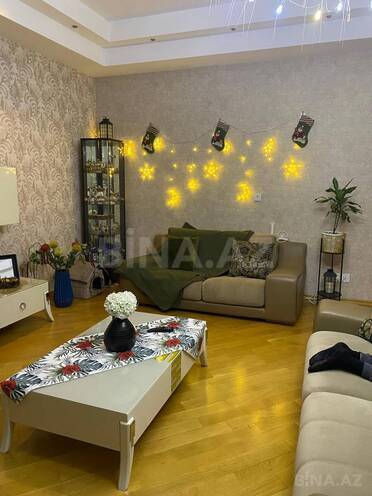 Сдаётся 3-комн. новостройка 150 м², м. Низами, photo 1 from 8