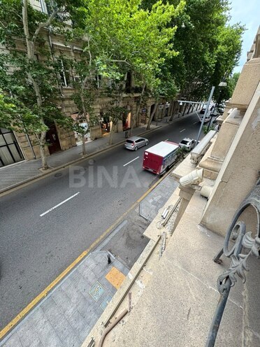 Satılır 4 otaqlı köhnə tikili 135 m², Sahil m., photo 15 from 19