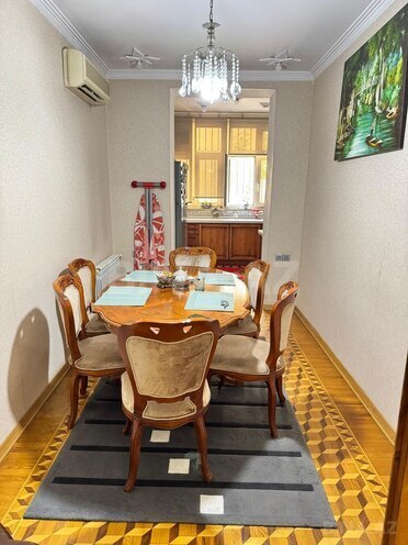 Satılır 4 otaqlı köhnə tikili 135 m², Sahil m., photo 11 from 19