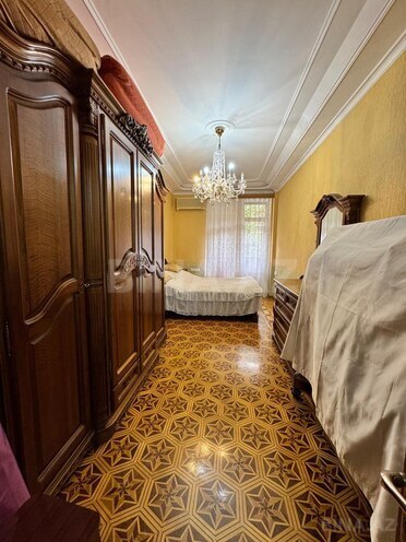 Satılır 4 otaqlı köhnə tikili 135 m², Sahil m., photo 10 from 19