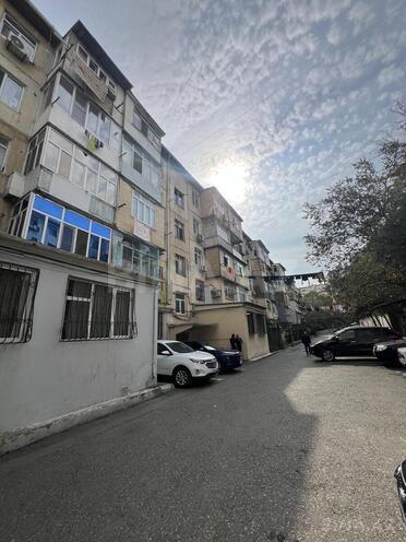 Satılır 1 otaqlı köhnə tikili 60 m², Nəsimi m., photo 1 from 14