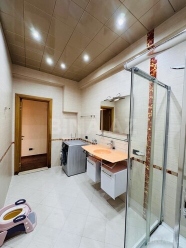 İcarəyə verilir 4 otaqlı yeni tikili 200 m², 28 May m., photo 20 from 26