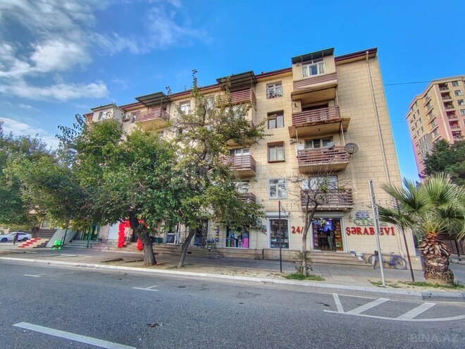 Satılır 2 otaqlı köhnə tikili 55 m², Qara Qarayev m., photo 1 from 13