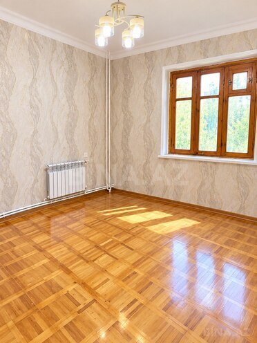 Продается 3-комн. вторичка 80 м², м. Нефтчиляр, photo 1 from 18
