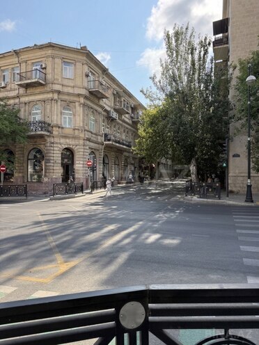 Продаётся 4-комн. вторичка 80 м², м. 28 мая, photo 1 from 16