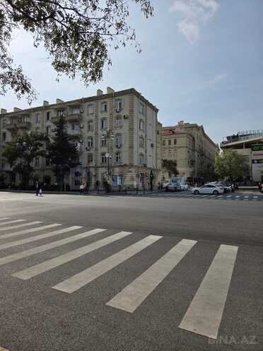 Satılır 3 otaqlı köhnə tikili 105 m², Elmlər Akademiyası m., photo 1 from 28
