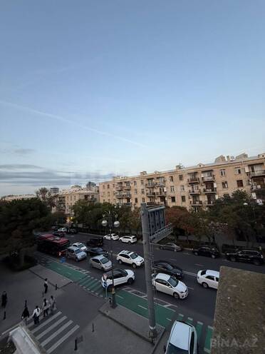 Продается 2-комн. вторичка 65 м², м. Элмляр Академиясы, photo 12 from 15