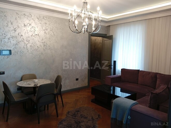 Продается 2-комн. вторичка 42 м², м. Элмляр Академиясы, photo 4 from 11