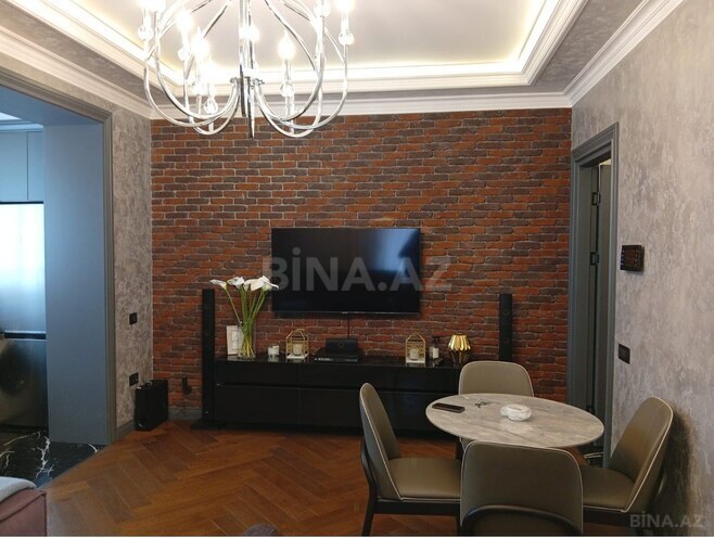 Продается 2-комн. вторичка 42 м², м. Элмляр Академиясы, photo 3 from 11
